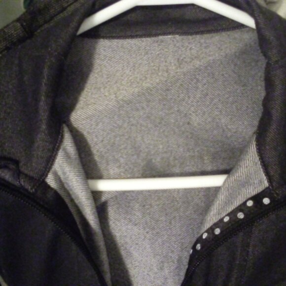 Light Lululemon jacket - Picture 4 of 5